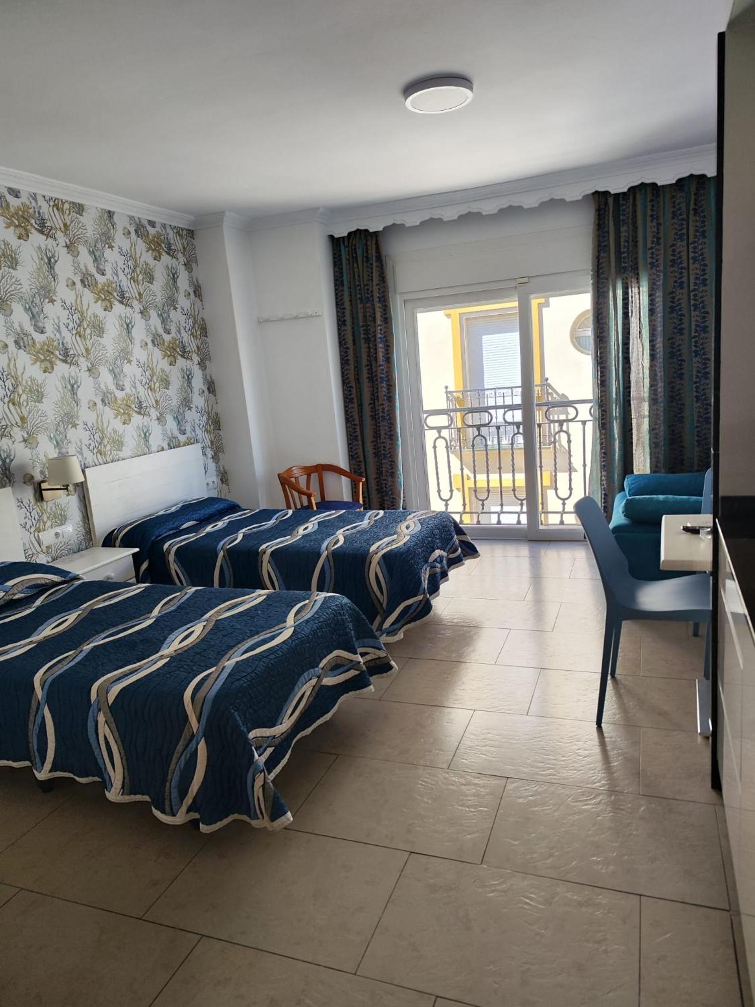 Leonor Y Caracas * Torremolinos